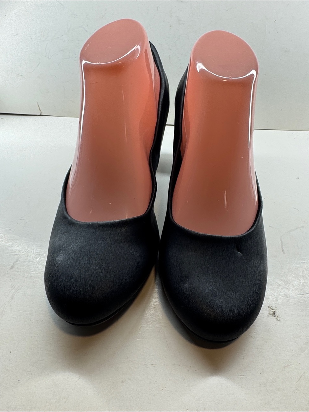 Easy Spirit Black Classic Round-Toe Low Heel Pumps